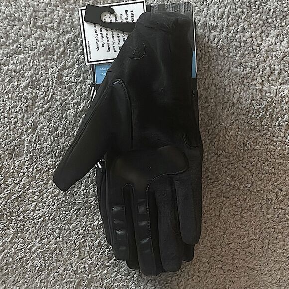 Isotoner Women’s Signature Active Smart Touch Gloves! - Picture 4 of 5
